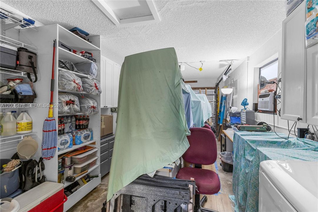 Activo con contrato: $455,000 (3 camas, 2 baños, 1193 Pies cuadrados)
