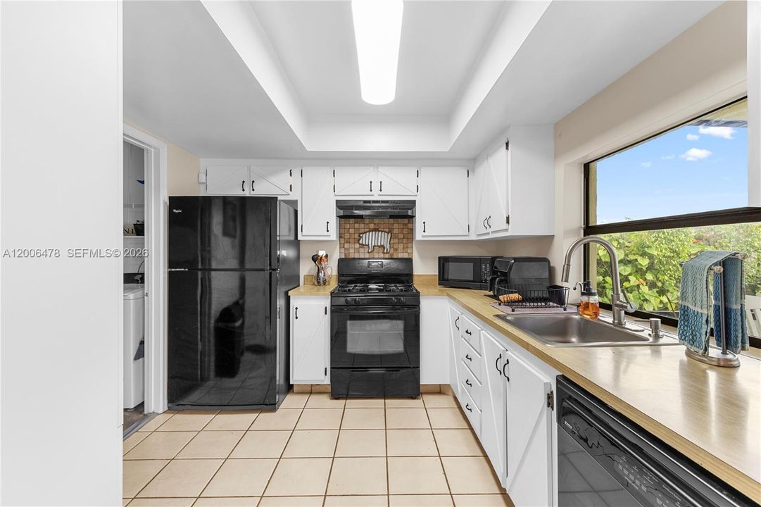 Activo con contrato: $455,000 (3 camas, 2 baños, 1193 Pies cuadrados)