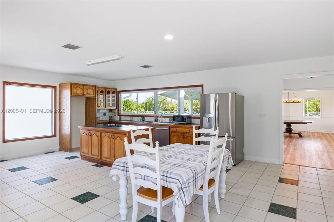 For Sale: $2,000,000 (3 beds, 4 baths, 4466 Square Feet)