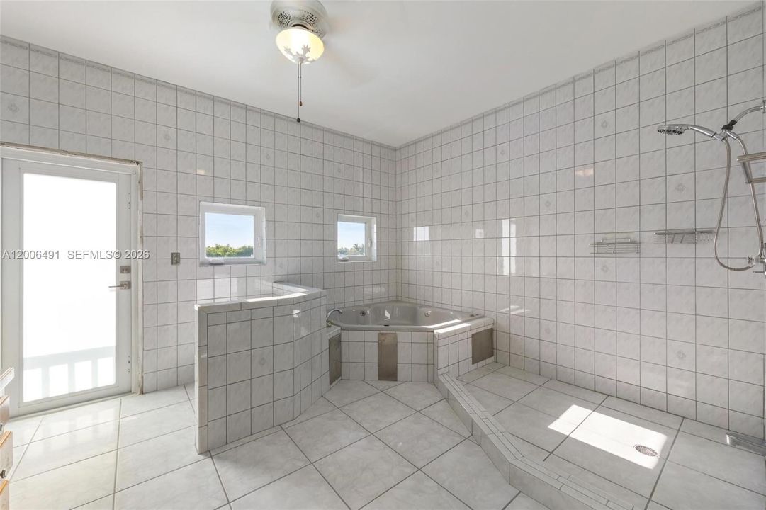 For Sale: $2,000,000 (3 beds, 4 baths, 4466 Square Feet)