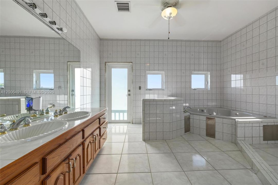 For Sale: $2,000,000 (3 beds, 4 baths, 4466 Square Feet)