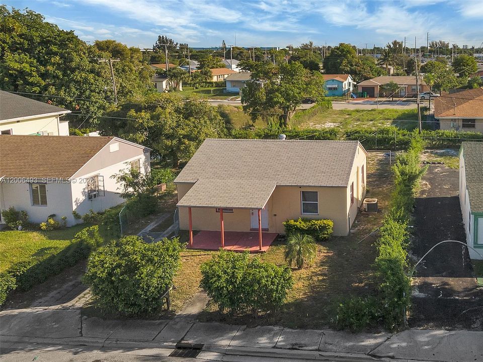 En Venta: $240,000 (2 camas, 1 baños, 720 Pies cuadrados)