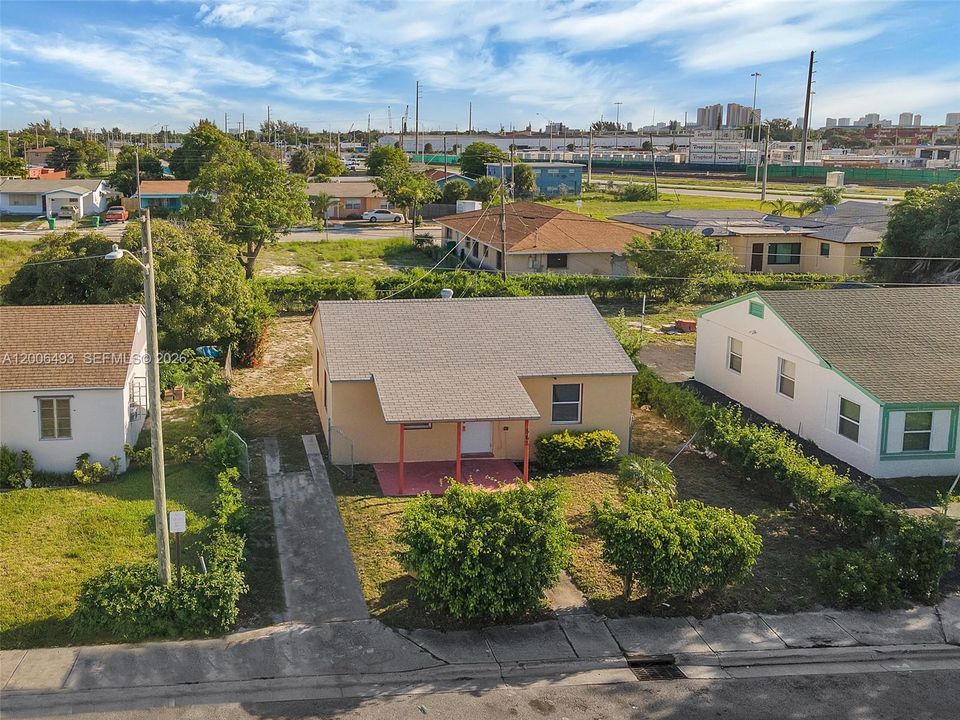 En Venta: $240,000 (2 camas, 1 baños, 720 Pies cuadrados)