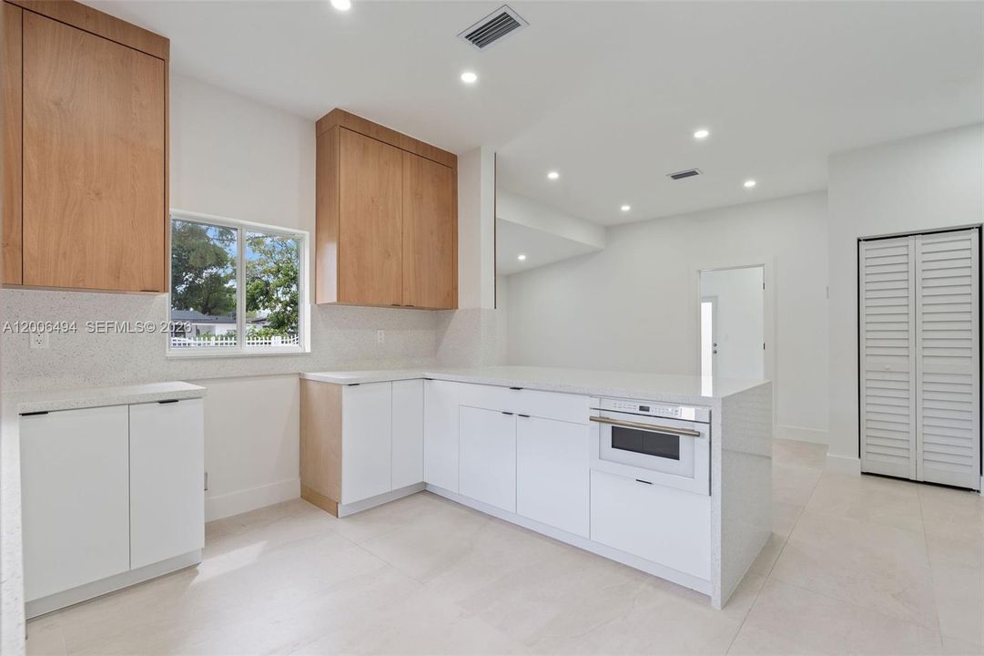 En Venta: $579,999 (4 camas, 3 baños, 1194 Pies cuadrados)