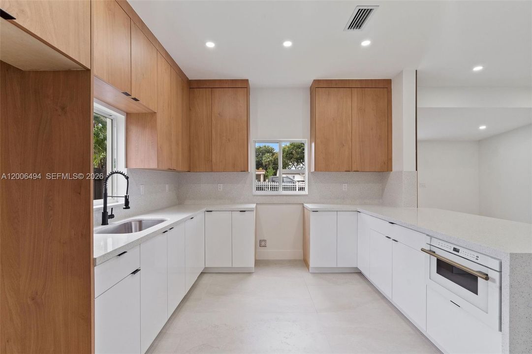 En Venta: $579,999 (4 camas, 3 baños, 1194 Pies cuadrados)