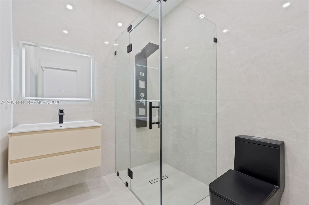 En Venta: $579,999 (4 camas, 3 baños, 1194 Pies cuadrados)