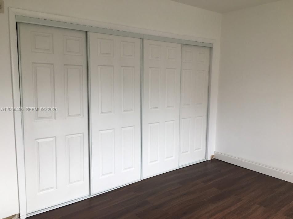 For Sale: $230,000 (1 beds, 1 baths, 726 Square Feet)