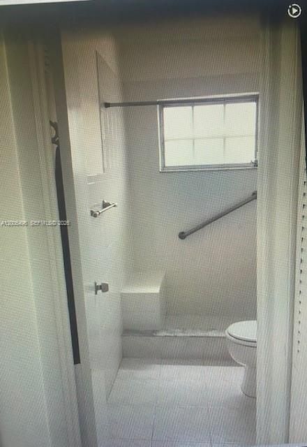 For Sale: $230,000 (1 beds, 1 baths, 726 Square Feet)
