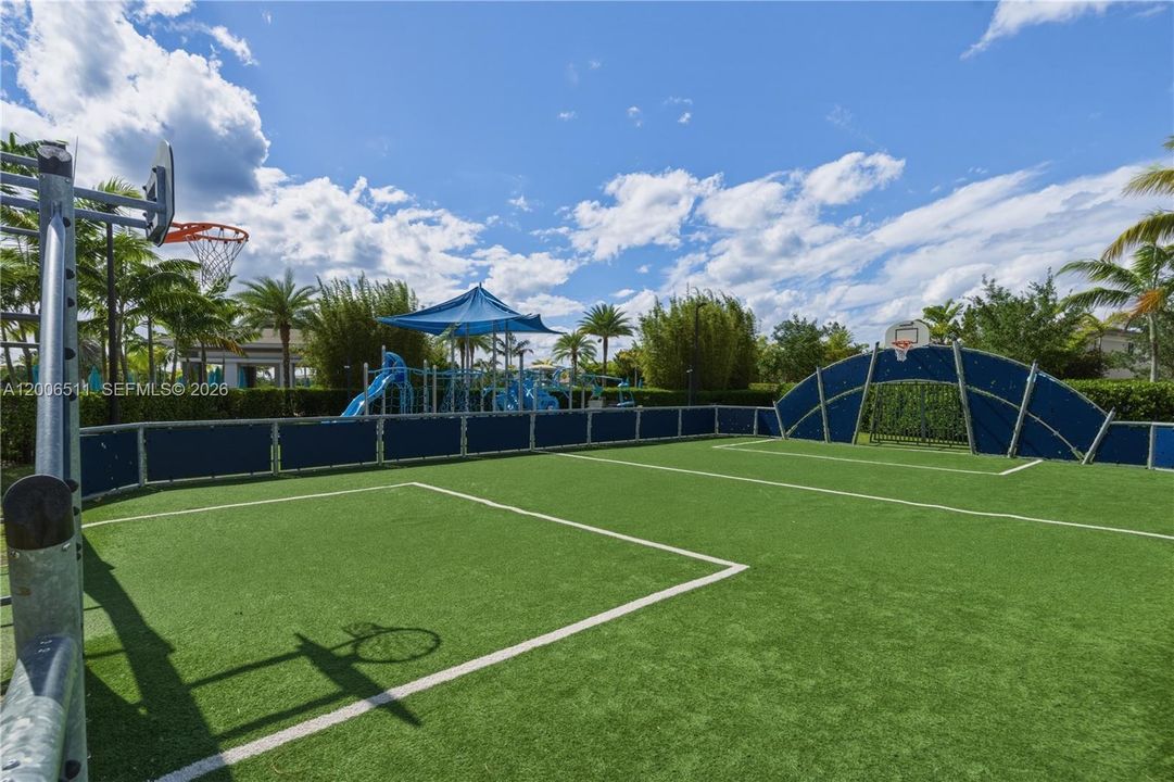 Под контрактом: $8,500 (4 спален, 4 ванн, 3544 Квадратных фут)
