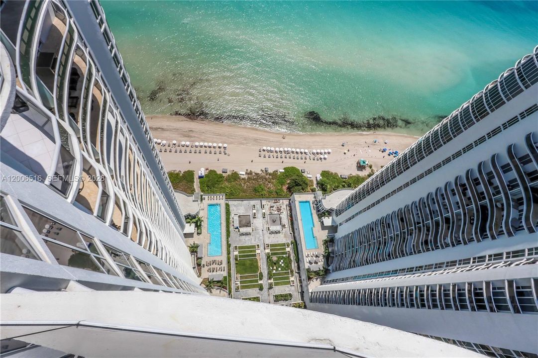Под контрактом: $2,395,000 (3 спален, 3 ванн, 2327 Квадратных фут)