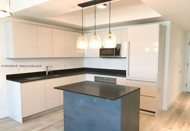 For Sale: $859,000 (2 beds, 2 baths, 1028 Square Feet)