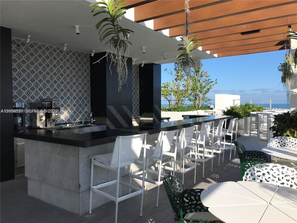 For Sale: $859,000 (2 beds, 2 baths, 1028 Square Feet)