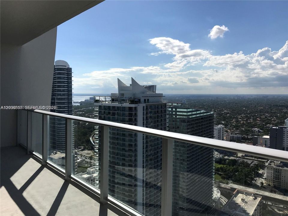 For Sale: $859,000 (2 beds, 2 baths, 1028 Square Feet)
