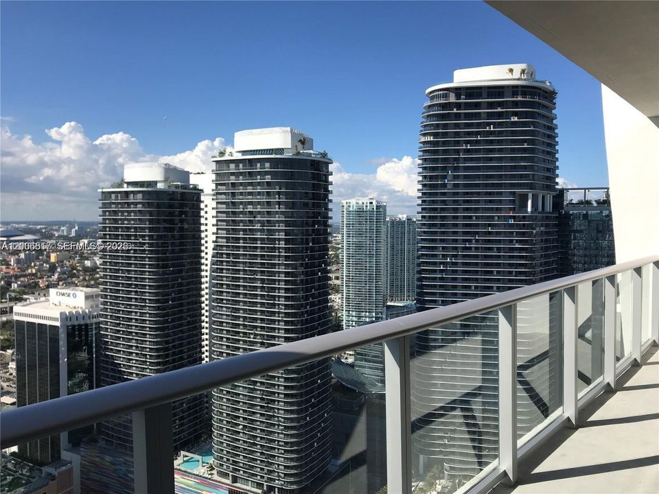 For Sale: $859,000 (2 beds, 2 baths, 1028 Square Feet)