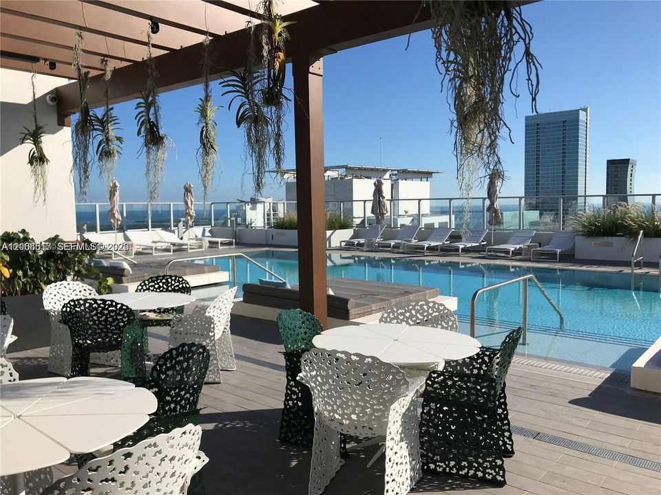 For Sale: $859,000 (2 beds, 2 baths, 1028 Square Feet)