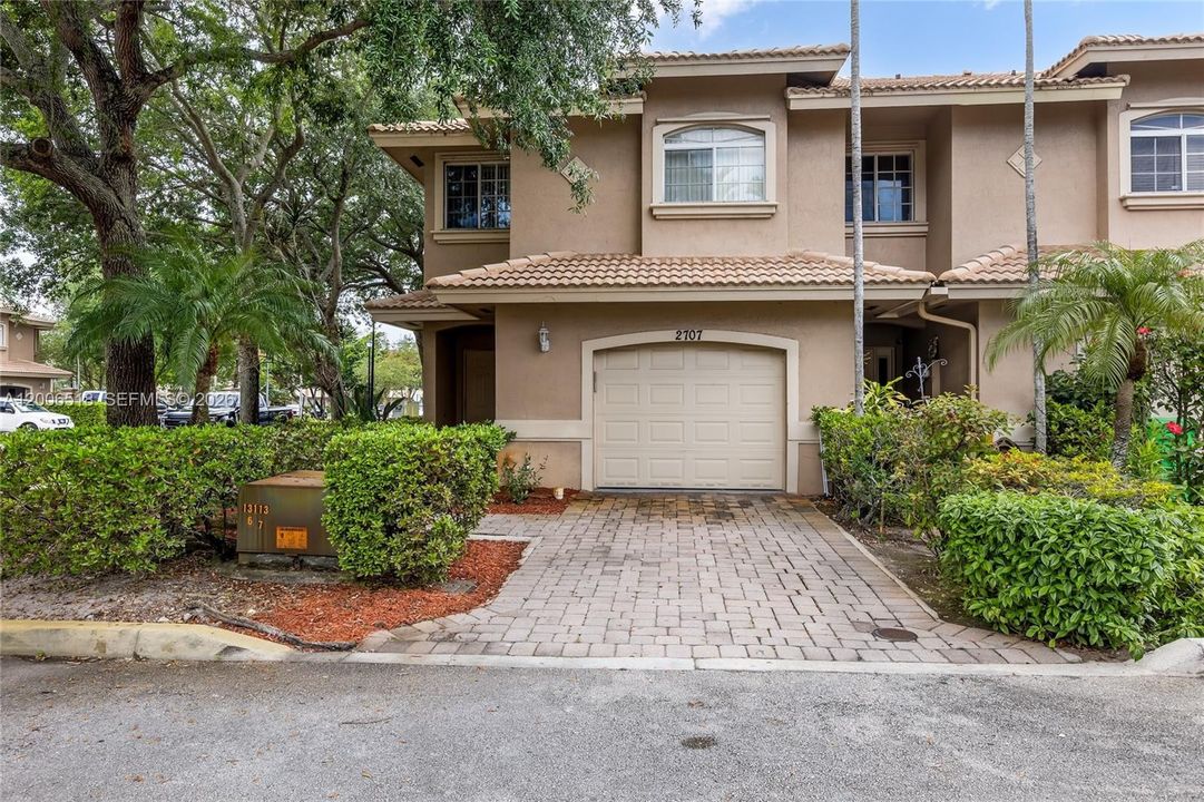 Active With Contract: $2,850 (3 beds, 2 baths, 1619 Square Feet)