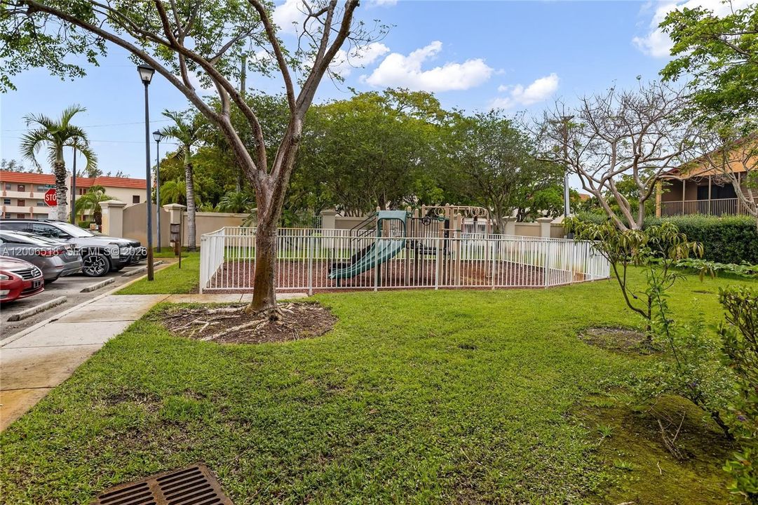 Active With Contract: $2,850 (3 beds, 2 baths, 1619 Square Feet)