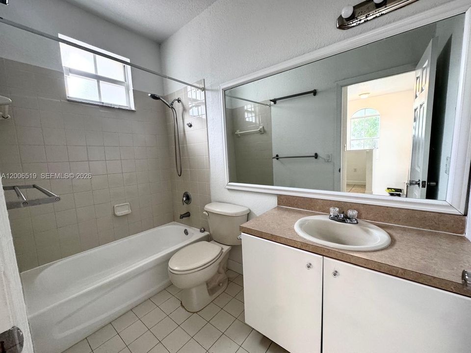 Activo con contrato: $3,400 (3 camas, 2 baños, 1511 Pies cuadrados)