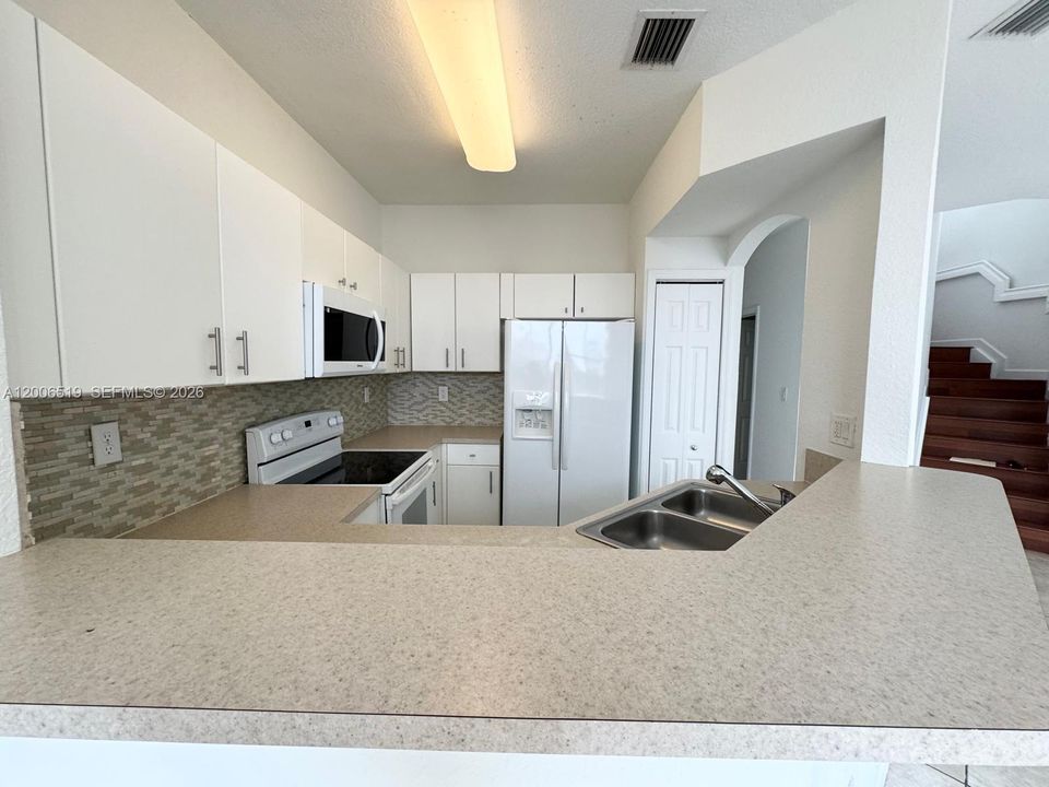 Activo con contrato: $3,400 (3 camas, 2 baños, 1511 Pies cuadrados)