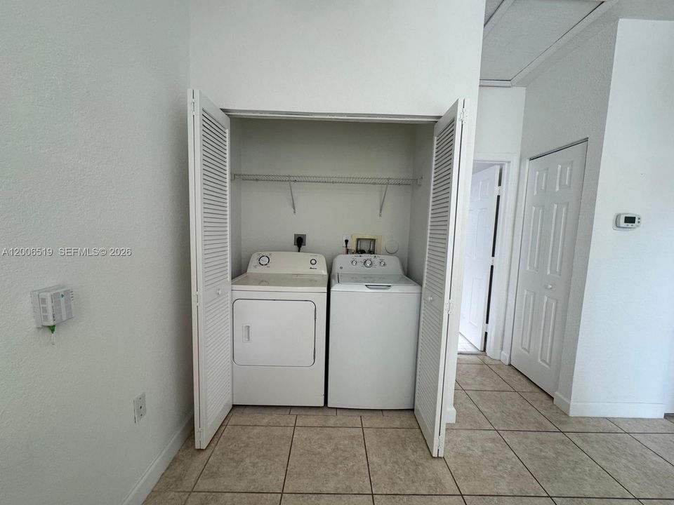 Activo con contrato: $3,400 (3 camas, 2 baños, 1511 Pies cuadrados)