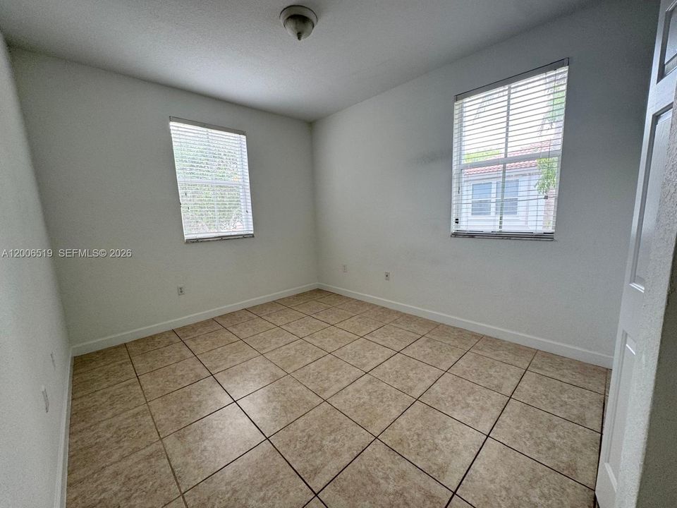Activo con contrato: $3,400 (3 camas, 2 baños, 1511 Pies cuadrados)