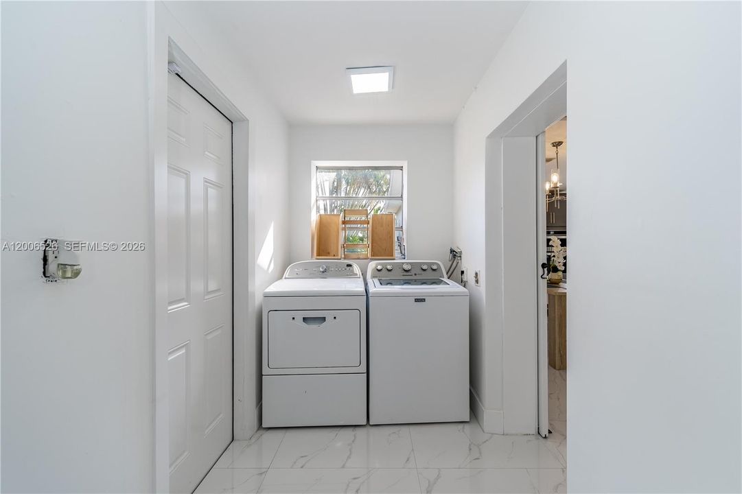 En Renta: $5,850 (3 camas, 2 baños, 1930 Pies cuadrados)