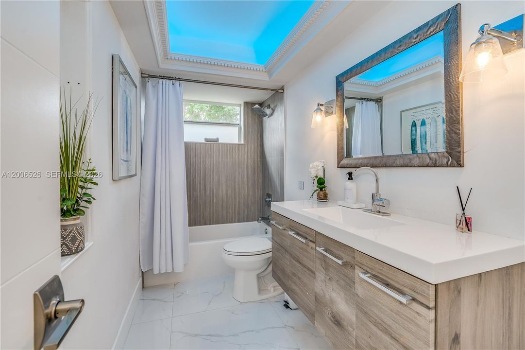En Renta: $5,850 (3 camas, 2 baños, 1930 Pies cuadrados)