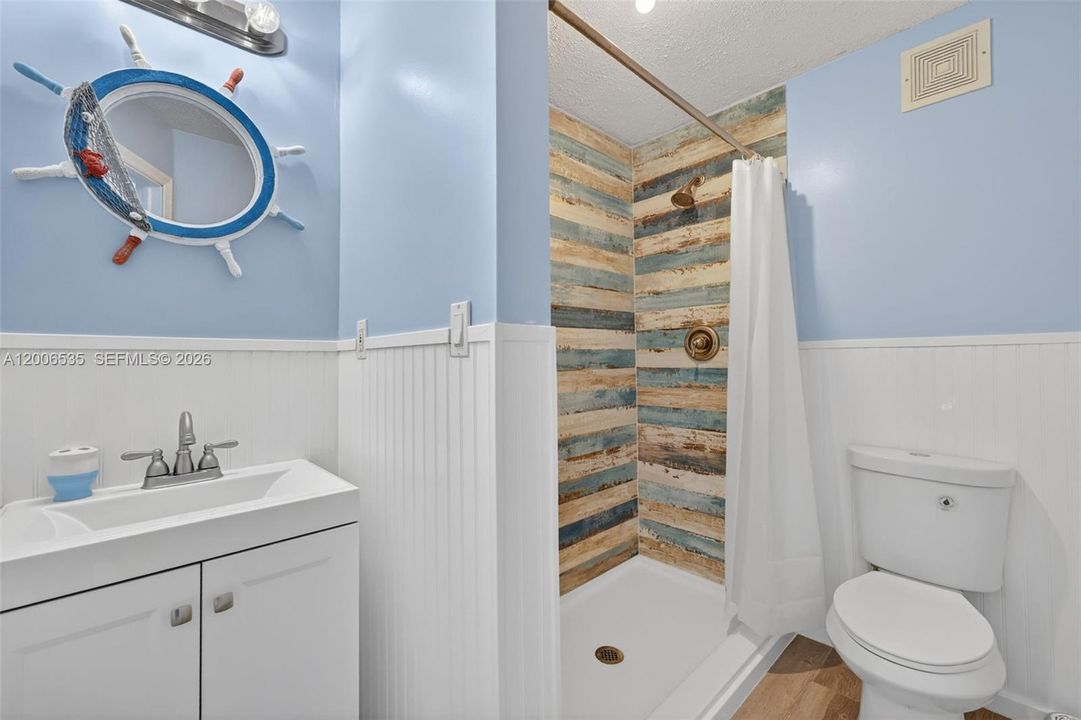 En Venta: $639,000 (3 camas, 2 baños, 768 Pies cuadrados)