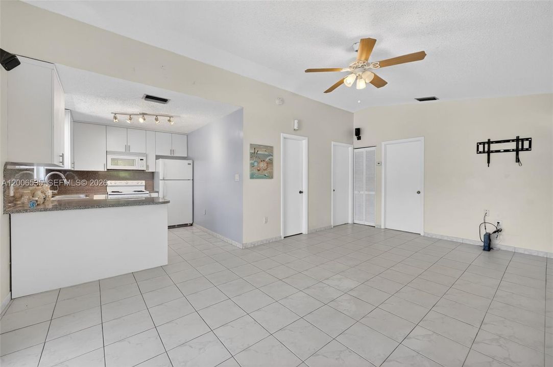 En Venta: $639,000 (3 camas, 2 baños, 768 Pies cuadrados)