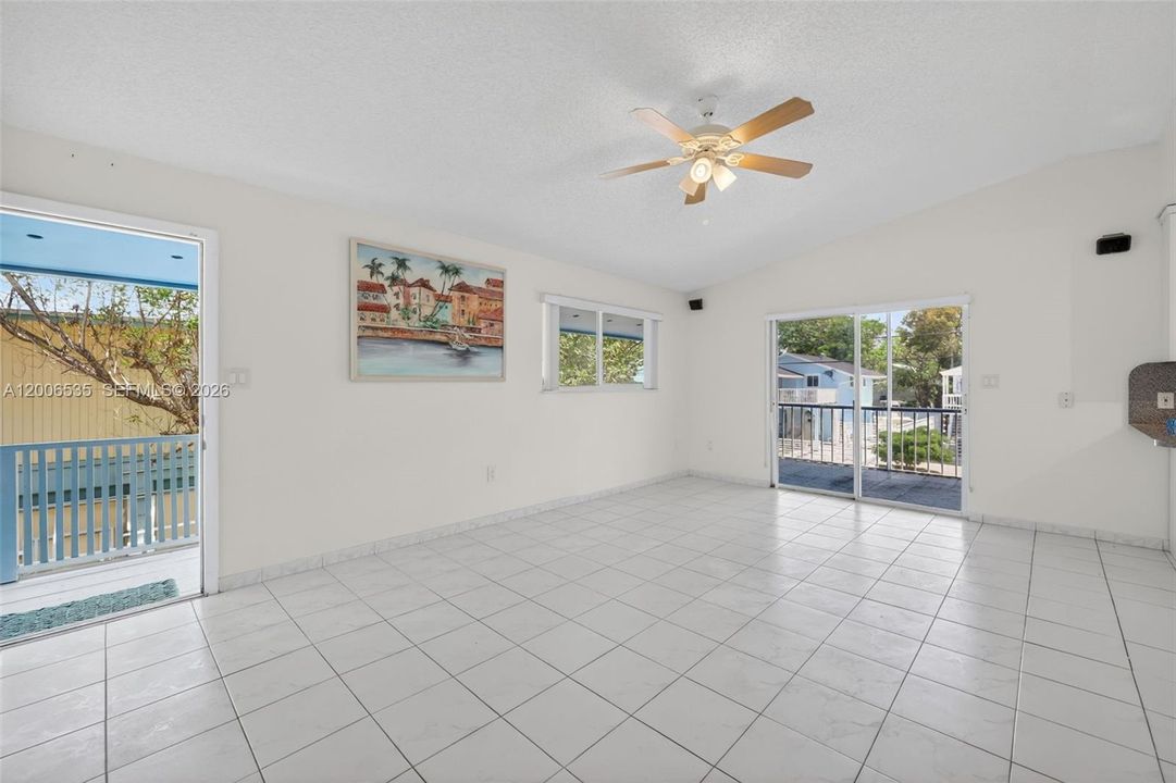 En Venta: $639,000 (3 camas, 2 baños, 768 Pies cuadrados)