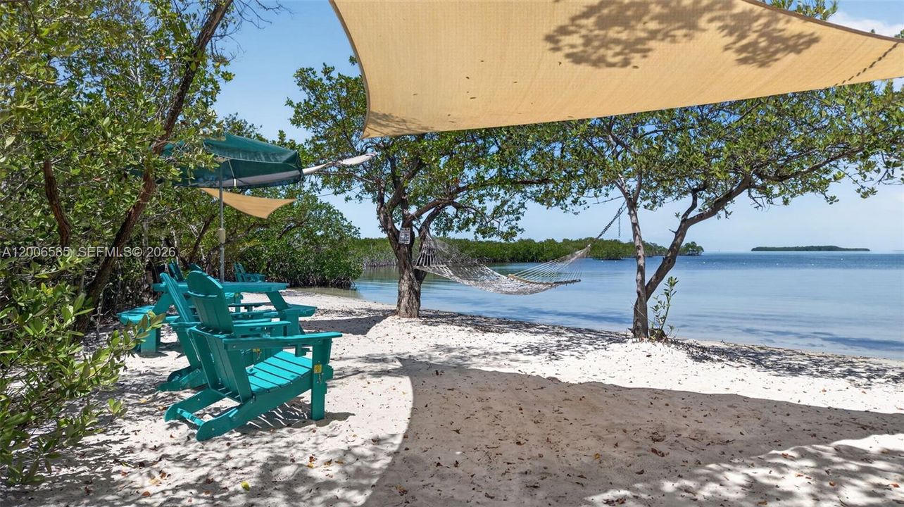 En Venta: $639,000 (3 camas, 2 baños, 768 Pies cuadrados)