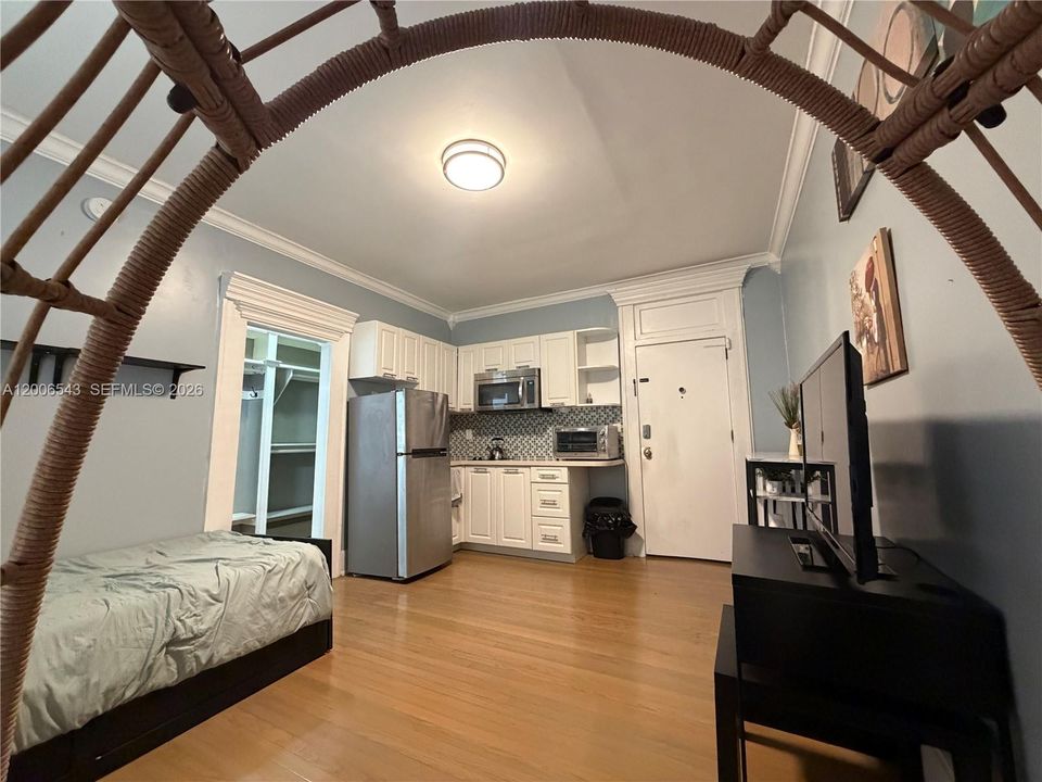 For Sale: $175,000 (0 beds, 1 baths, 255 Square Feet)