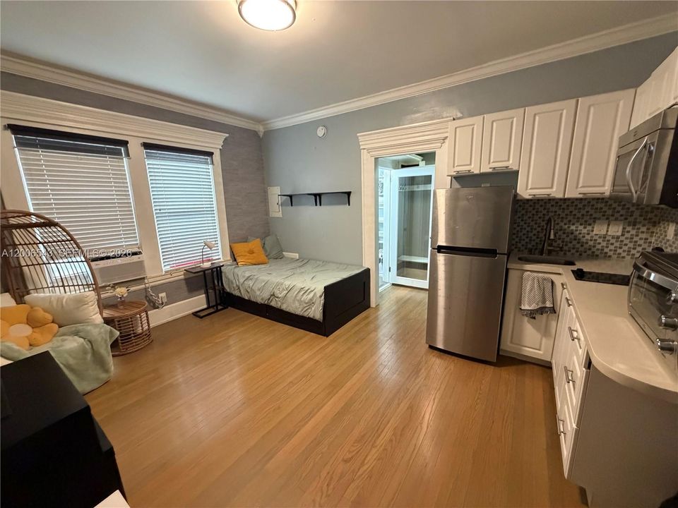For Sale: $175,000 (0 beds, 1 baths, 255 Square Feet)