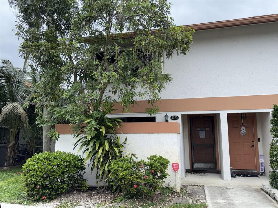 Active With Contract: $357,000 (3 beds, 2 baths, 1328 Square Feet)