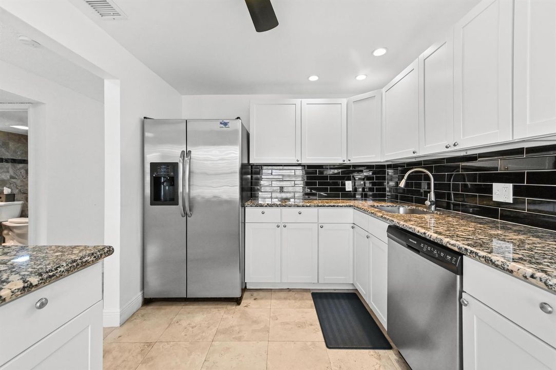 11 Kitchen 02