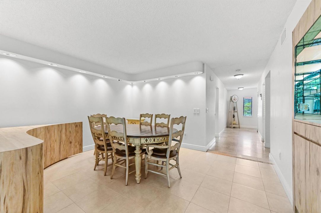 08 Dining Room 02