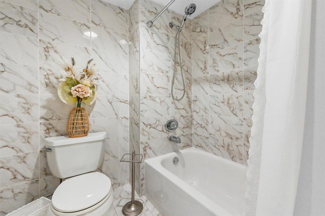 24 Bathroom 01