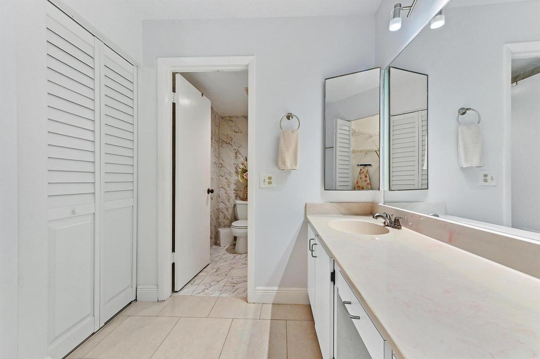 22 Bathroom 01