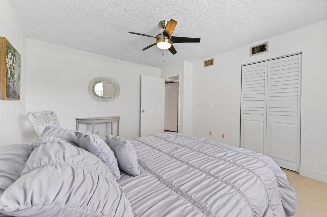 16 Bedroom 02