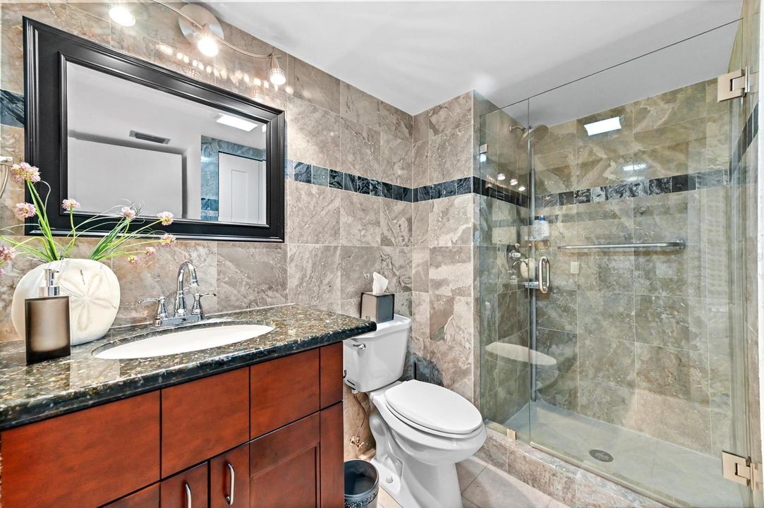 17 Bathroom 01