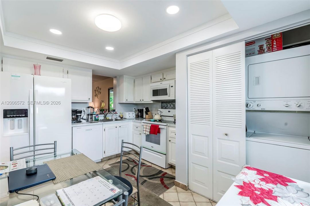 Active With Contract: $144,000 (2 beds, 2 baths, 1000 Square Feet)
