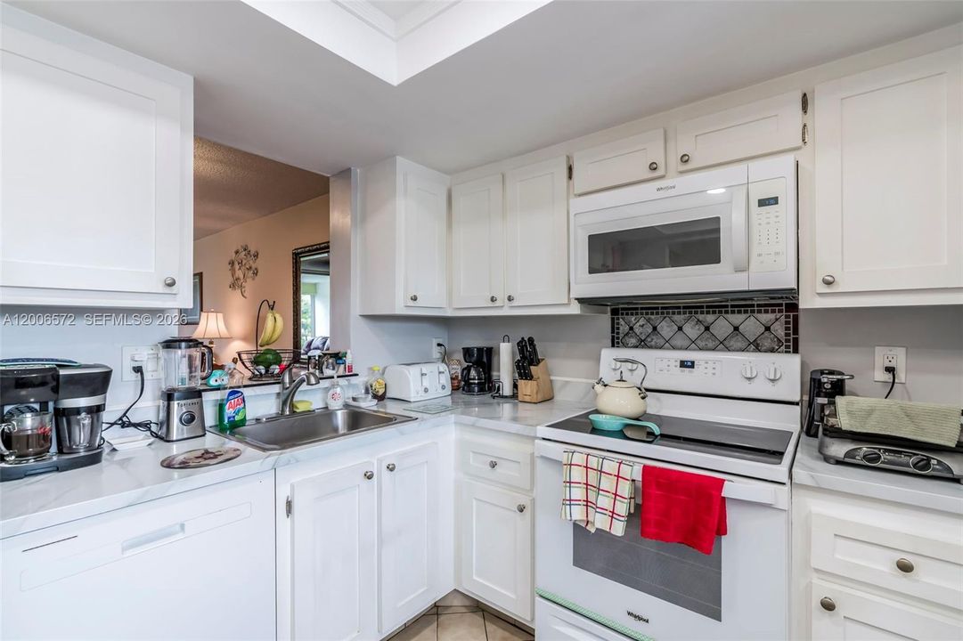 Active With Contract: $144,000 (2 beds, 2 baths, 1000 Square Feet)