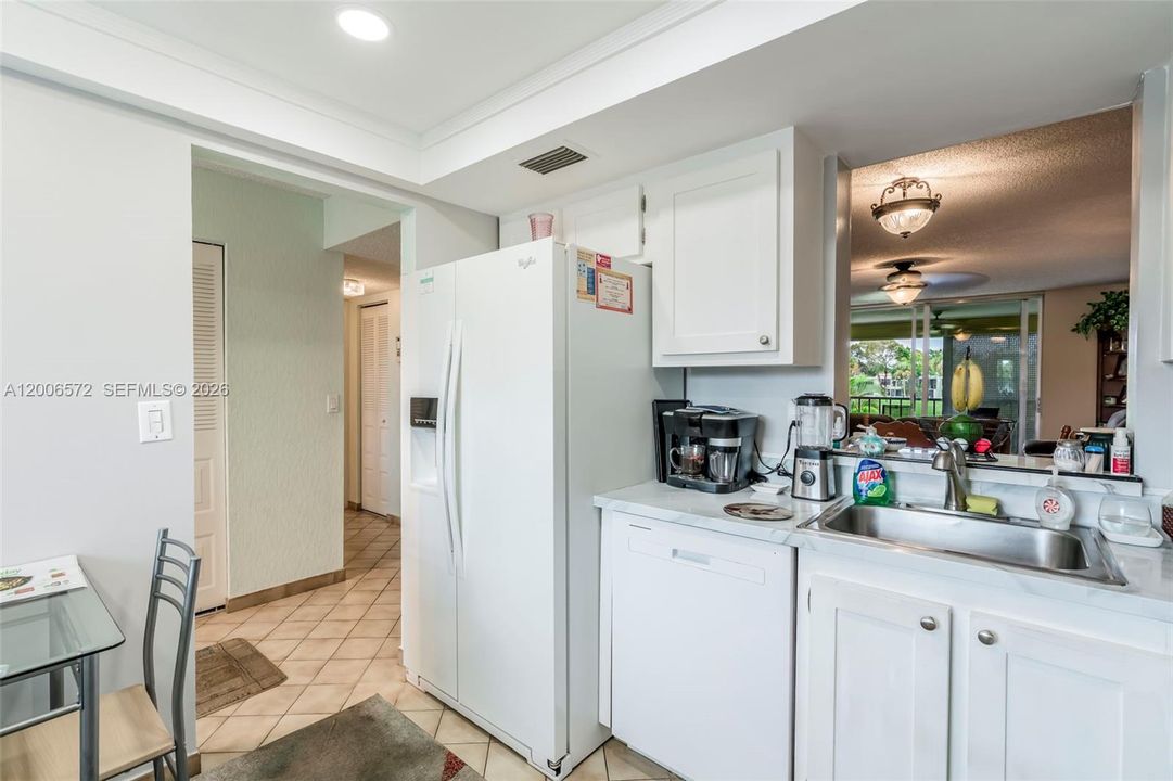 Active With Contract: $144,000 (2 beds, 2 baths, 1000 Square Feet)