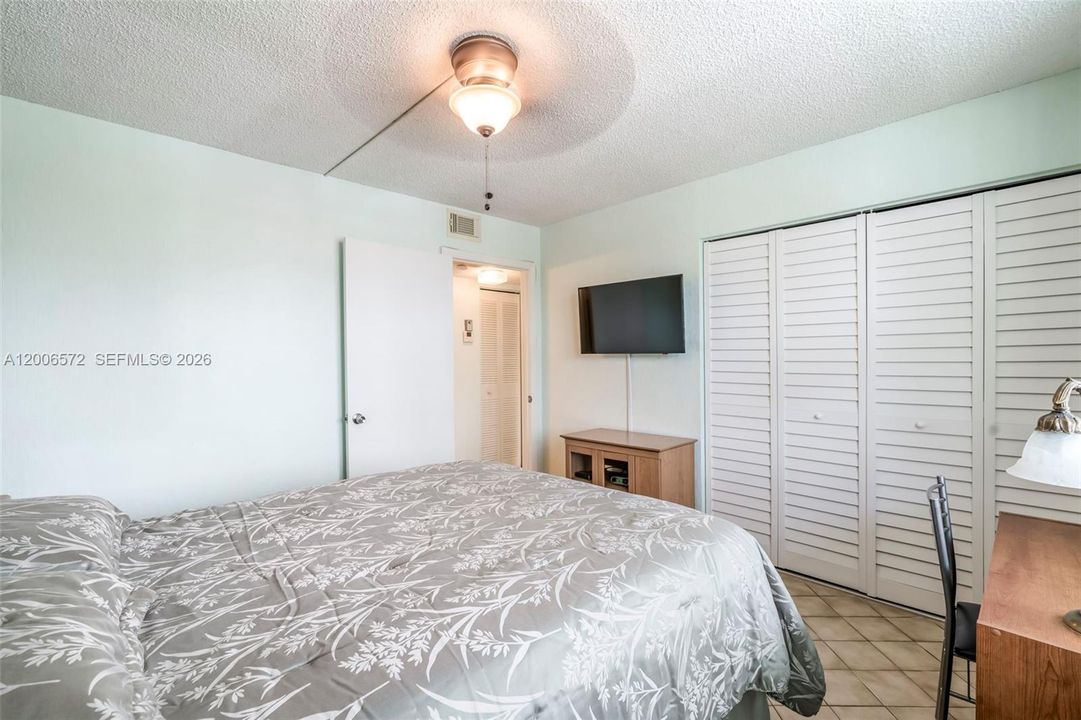 Active With Contract: $144,000 (2 beds, 2 baths, 1000 Square Feet)