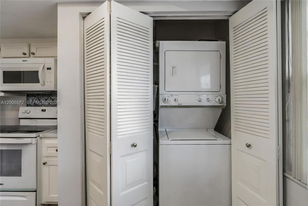 Active With Contract: $144,000 (2 beds, 2 baths, 1000 Square Feet)