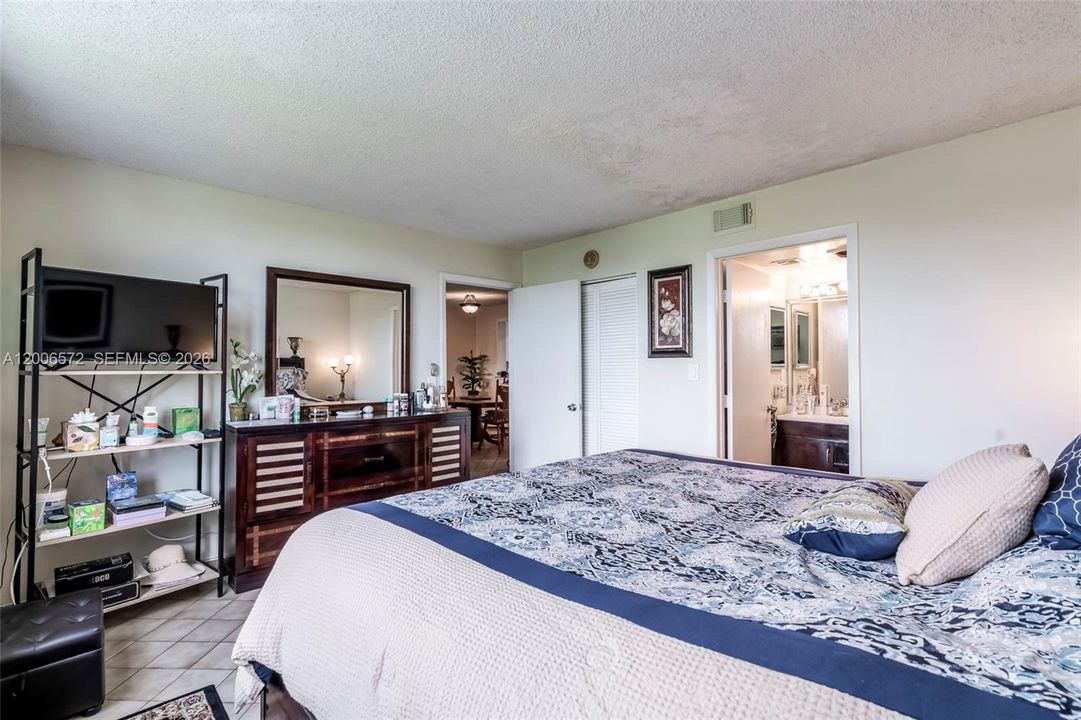 Active With Contract: $144,000 (2 beds, 2 baths, 1000 Square Feet)