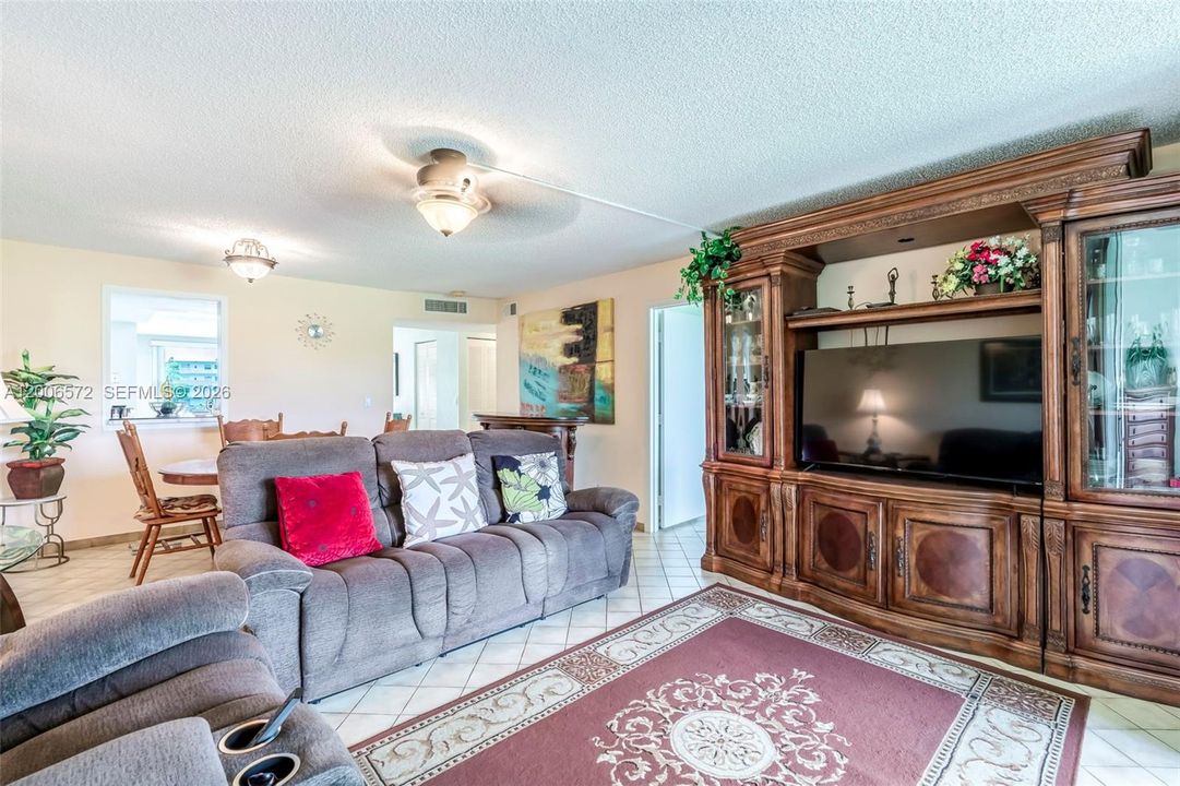 Active With Contract: $144,000 (2 beds, 2 baths, 1000 Square Feet)