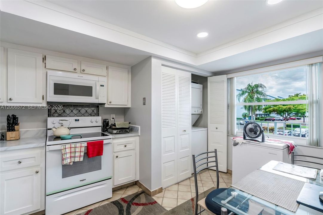 Active With Contract: $144,000 (2 beds, 2 baths, 1000 Square Feet)