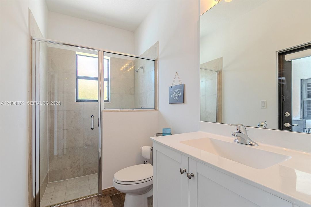 Activo con contrato: $1,199,900 (5 camas, 4 baños, 2845 Pies cuadrados)
