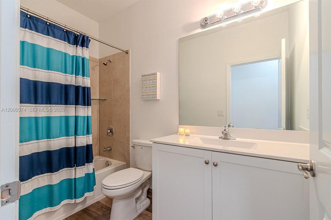 Activo con contrato: $1,199,900 (5 camas, 4 baños, 2845 Pies cuadrados)